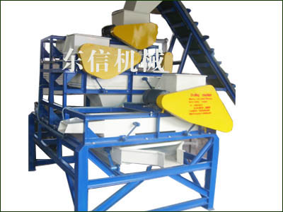 Apricotmut and hazelmut shelling machine